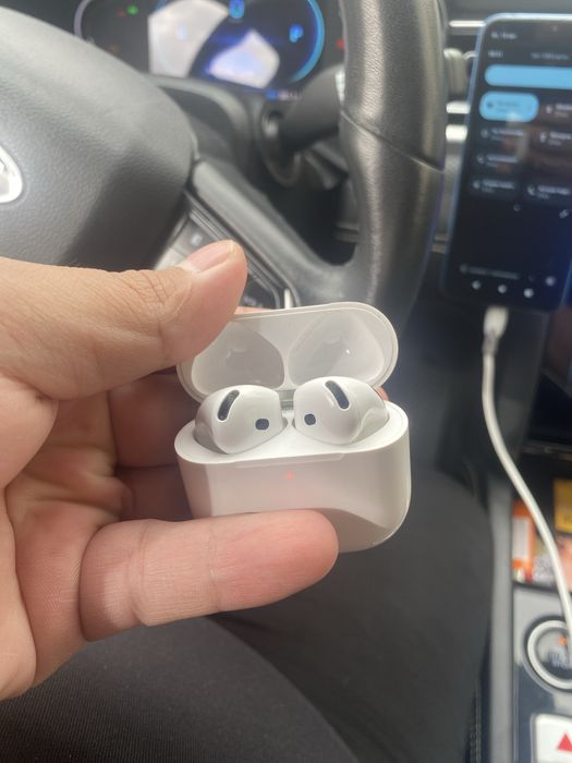Продаю airpods 4