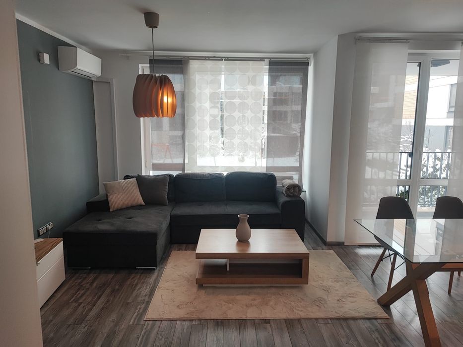 Под наем тристаен апартамент  90 кв 739 евро кв Витоша