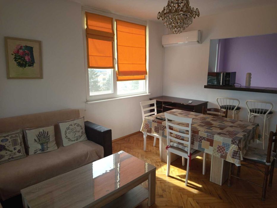 Дава се под наем Тристаен апартамент в Казанлък - 95 кв.м за 388.62 € - Снимка #1
