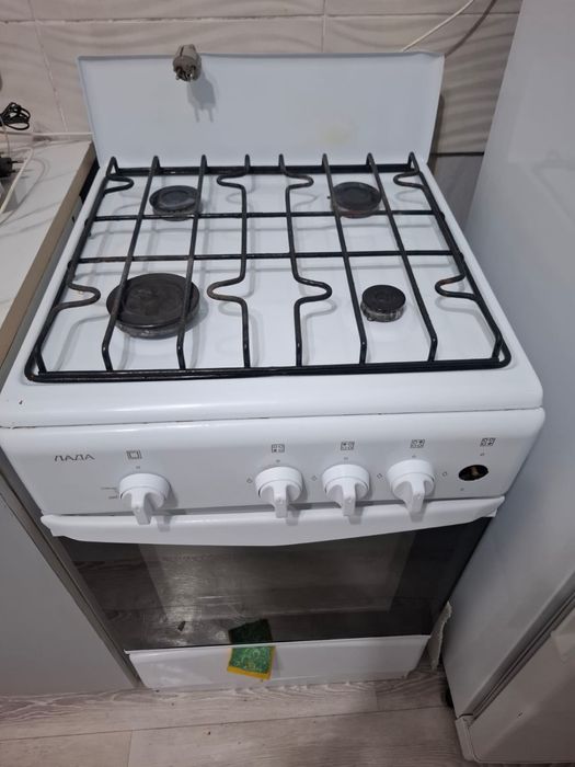 Продам газ плиту 10000