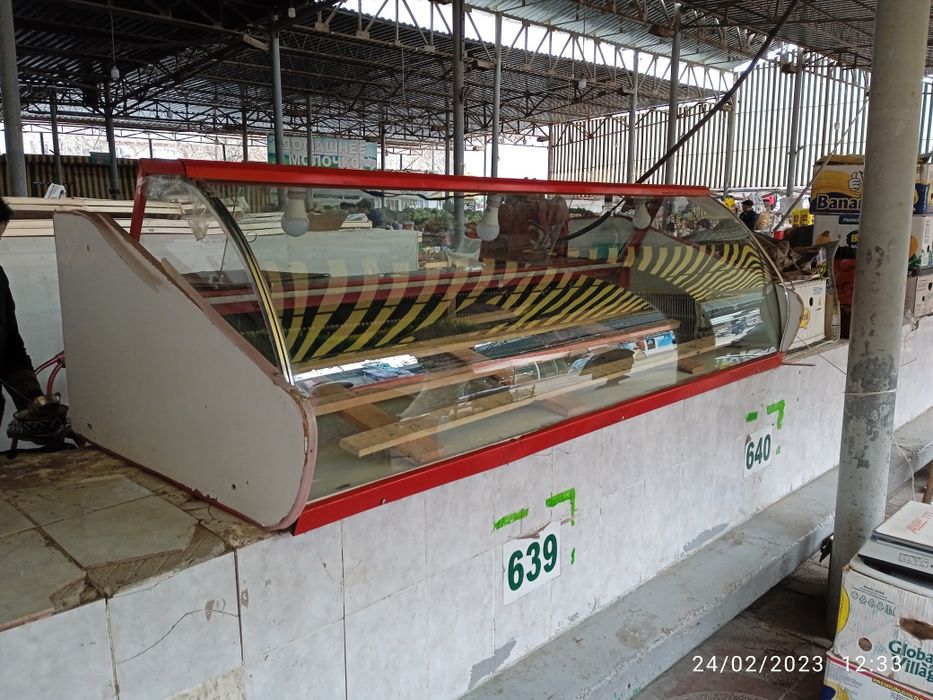 Vitrinniy xolodilnik sifatli ishlab turgan narsa