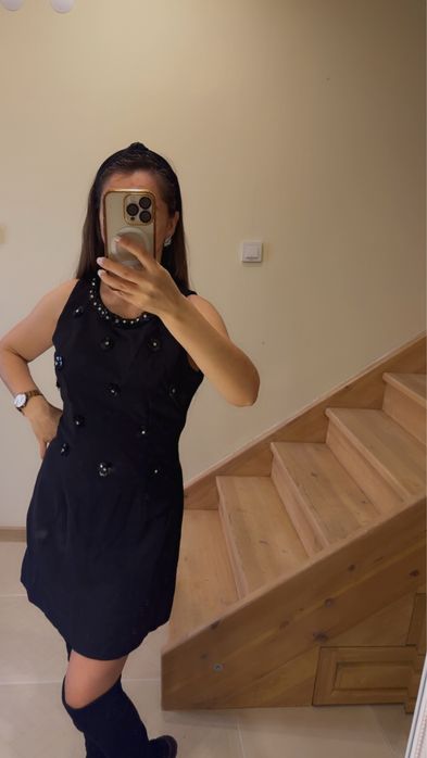 Нова елегантна рокля с ефектен гръб и 3 д елементи