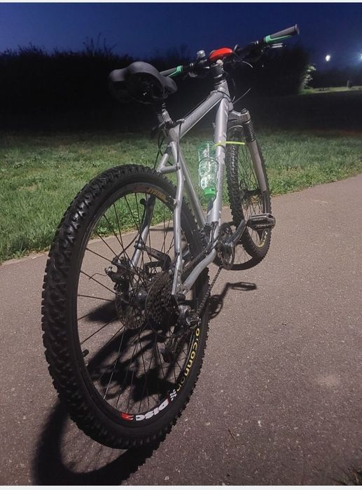 Bicicletă suspensii cadru cube