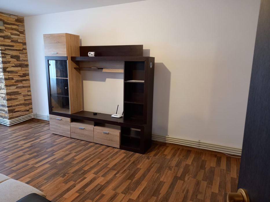 Apartament  3 camere de închiriat