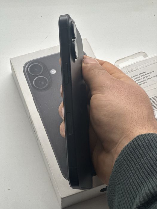 Iphone 16  black