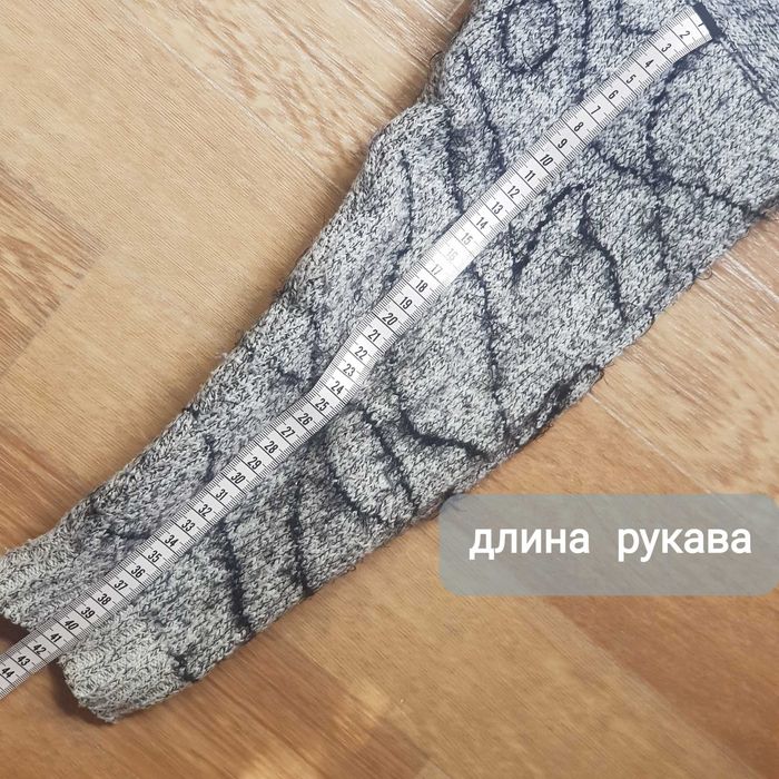 Стильный длинный вязаный кардиган с арт-принтом — отличное состояние!