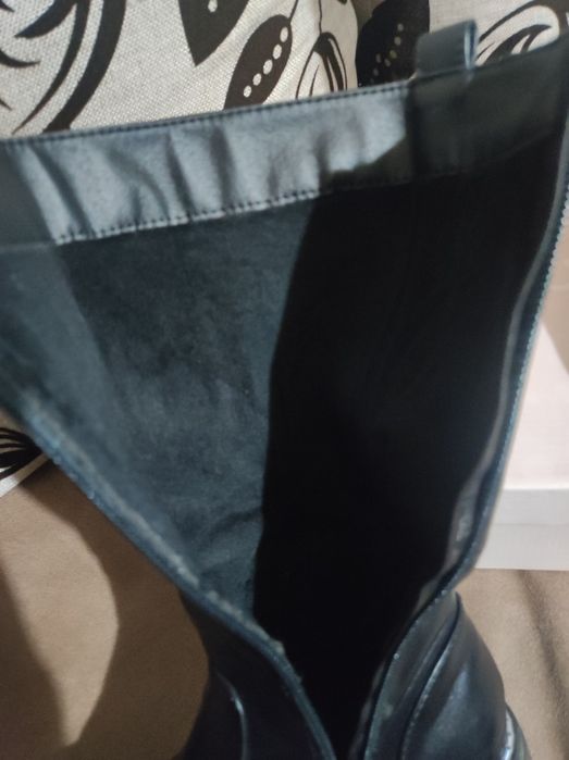 Продавам детски ботуши