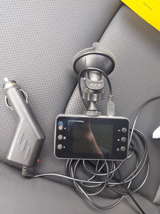 Продам б/у видеорегистратор в а/м