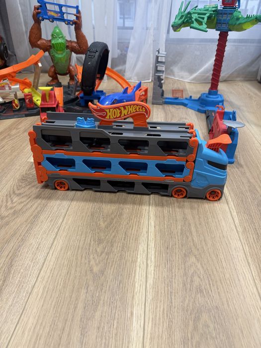 Hot Wheels (Хот Вилс)