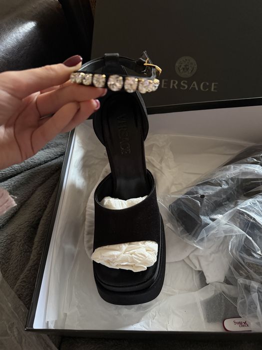 Черни Versace токчета