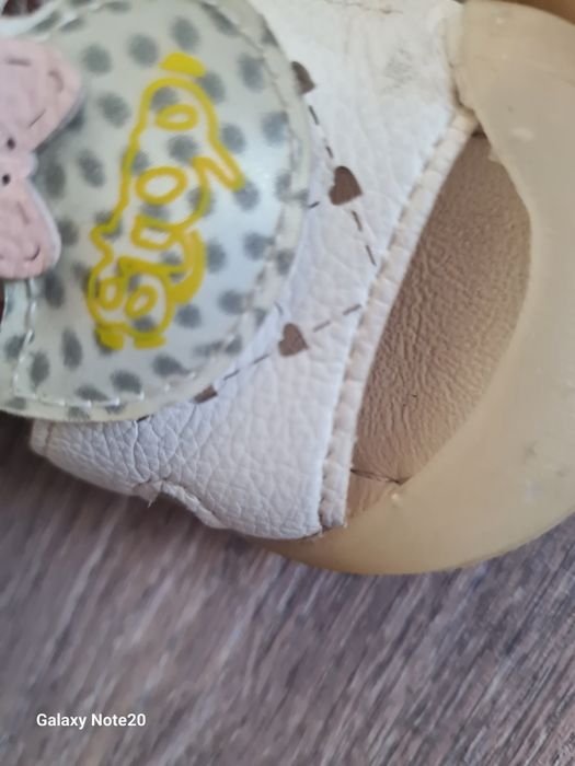 Продам сандалии для девочек