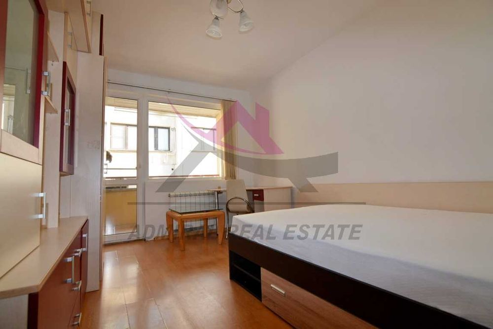 Атрактивен двустаен -Лятно кино