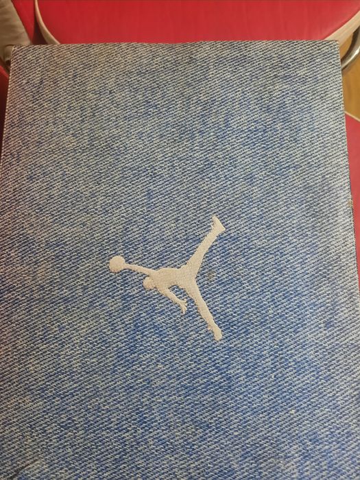 vând jordan 1 mid SE