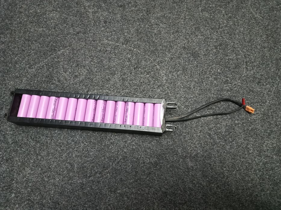 Аккумулятор сотилади