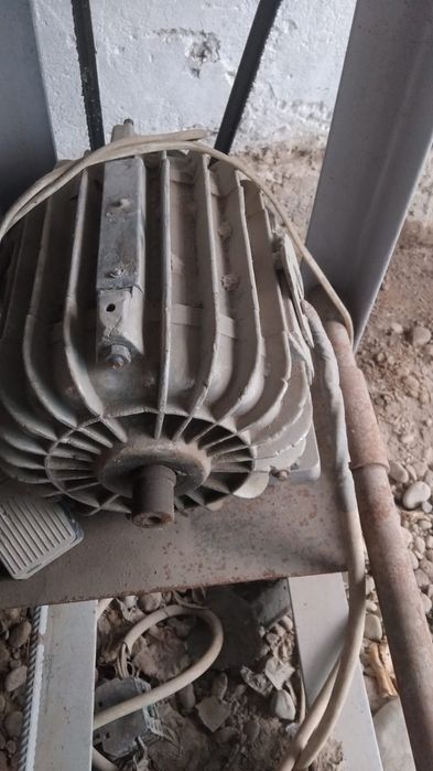 Двигатель электронный