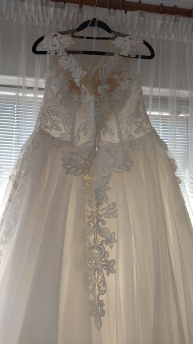 Нежна булчинска рокля