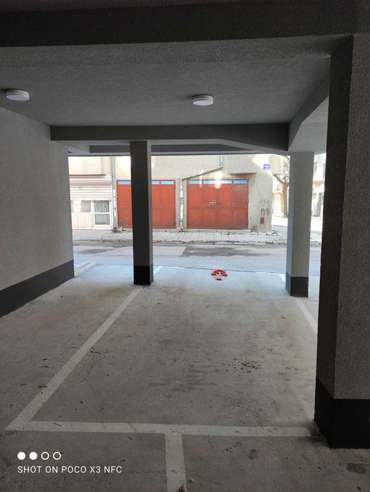 Дава се под наем Гараж / Паркомясто в Варна, Колхозен пазар - 15 кв.м за 102 € - Снимка #3