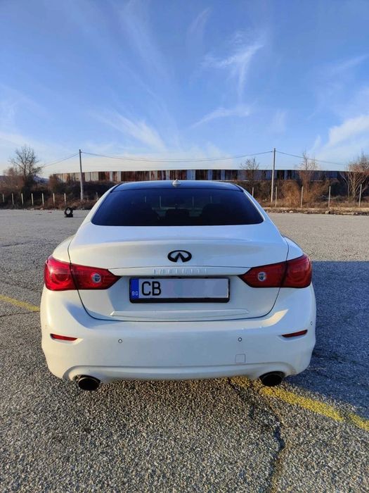 Infiniti Q50 hybrid