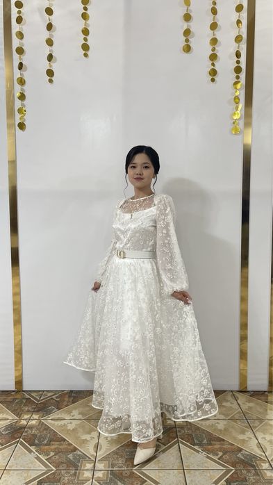 Платье белое с ромашками