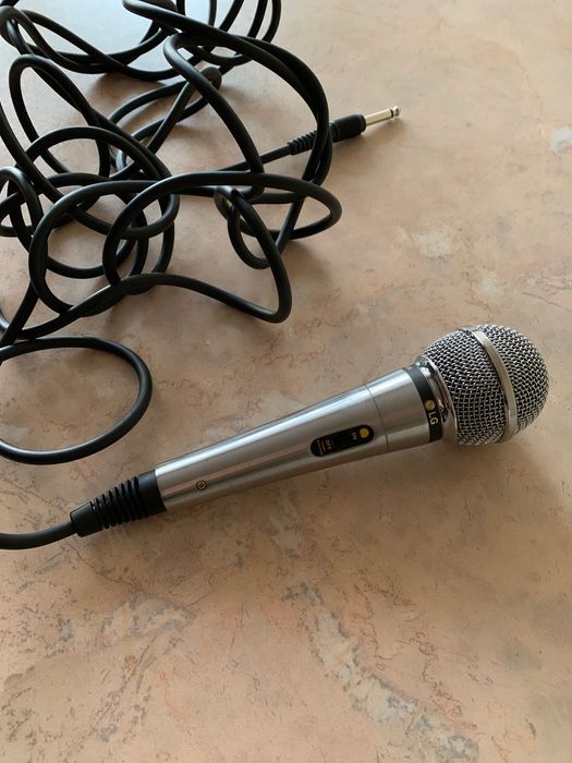 Микрофон  LG, в отличном состоянии