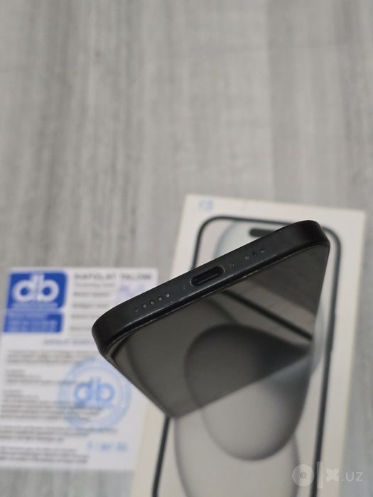 Iphone 15 black.