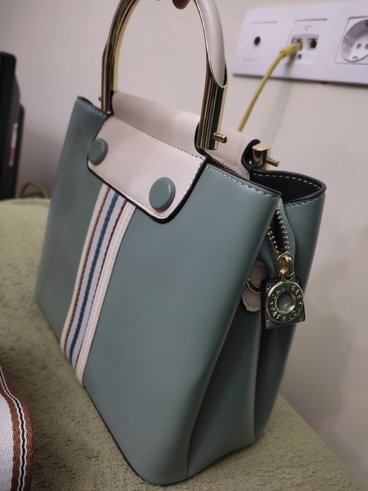 Зелёная сумка kari