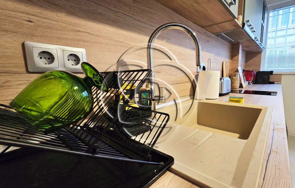 Дава се под наем Тристаен апартамент в София, Център - 75 кв.м за 1000 € - Снимка #2