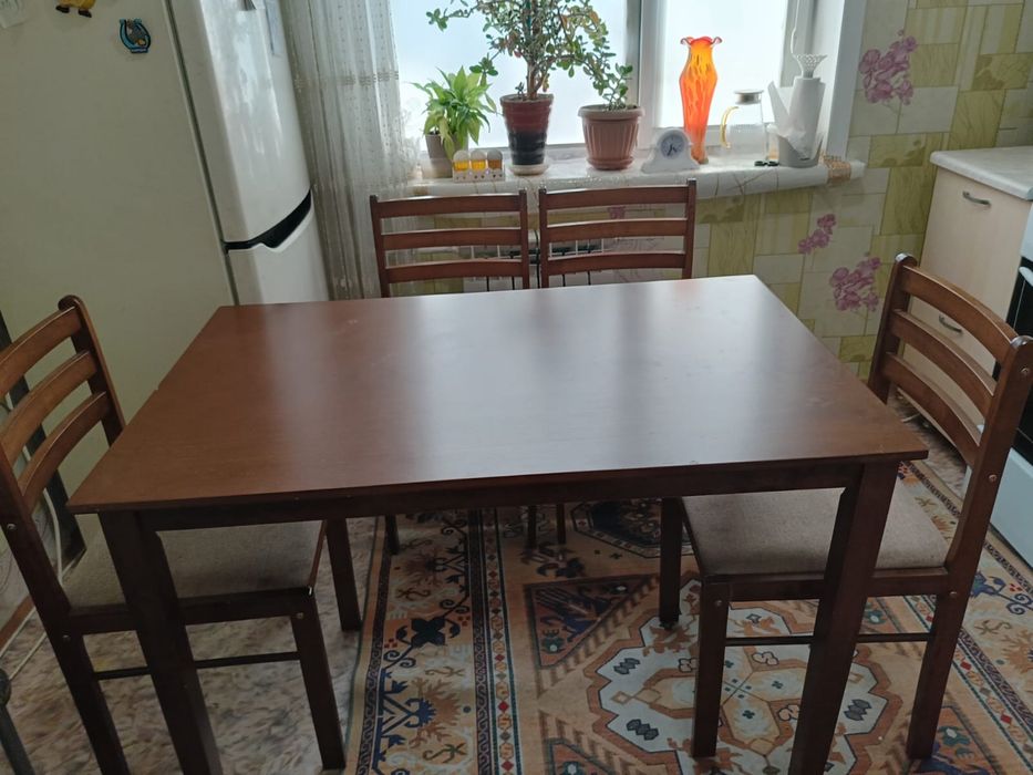 Продам стол и стулья