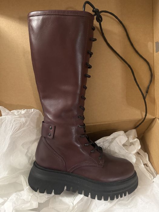 Сапоги женские. Кожа.