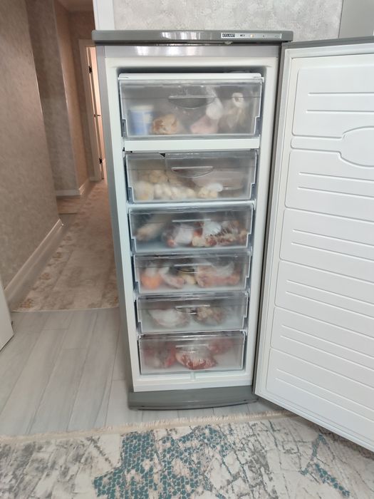 Продам холодильник двухкамерный белого цвета