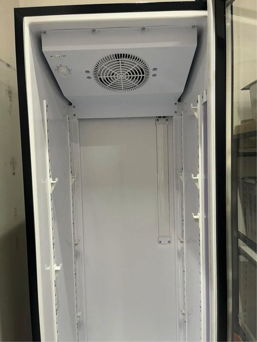 Витринный холодильник для общепита / магазина