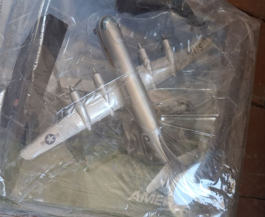 8 бомбардировача и транспортни самолета