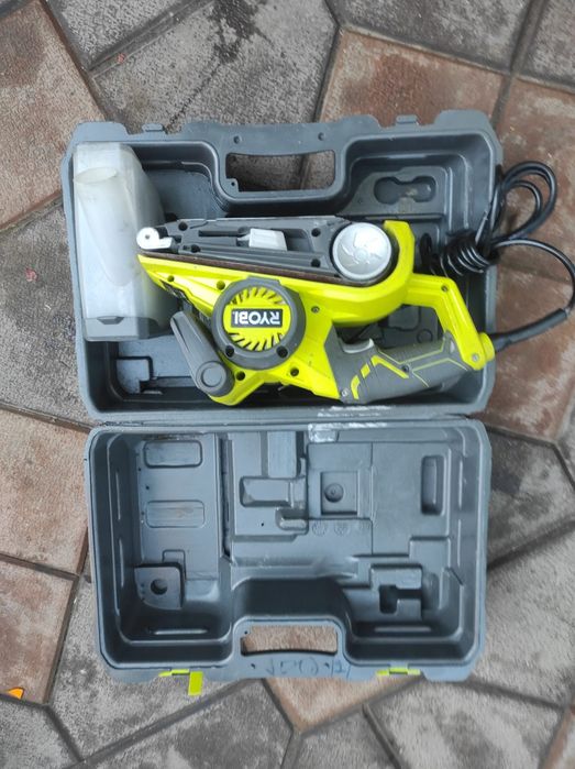 Slefuitor cu aspirator  RYOBI  EBS 800V