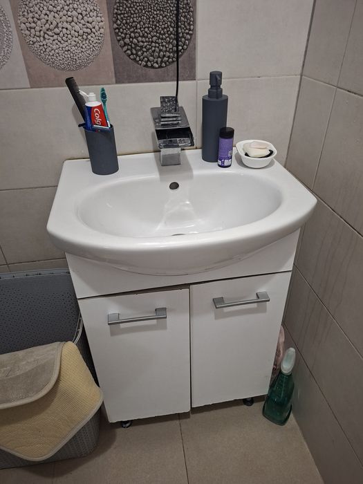 Vînd chiuveta de baie  mobilier bateria