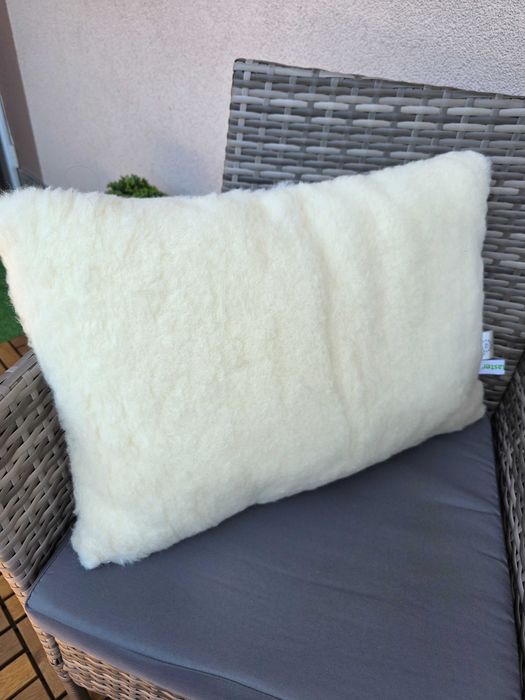 Възглавницата от висококачествена мериносова вълна