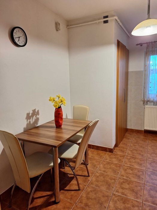 Inchiriere Apartament 4 camere, zona Strand 1 (zona liceul O. Ghibu)