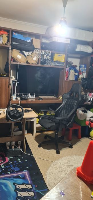 Vând biblioteca din lemn masiv asamblata pe loc nu se separa în module