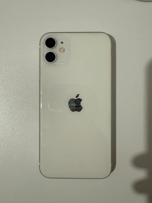 Продам Айфон 11 в отличном состоянии