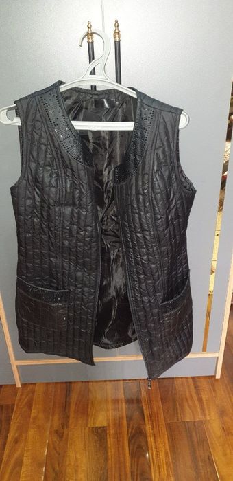 Безрукавки женские