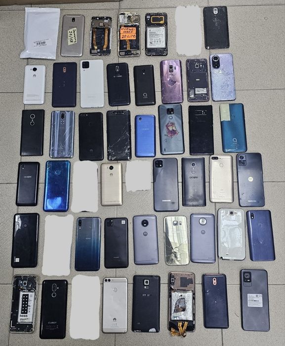 Продавам телефони за части - различни марки и модели