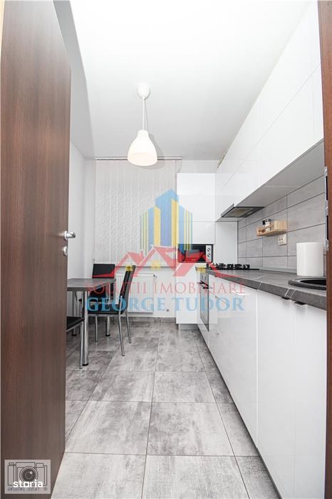 Apartament 2 camere total decomandat + parcare privata, Str. Acvilei 4