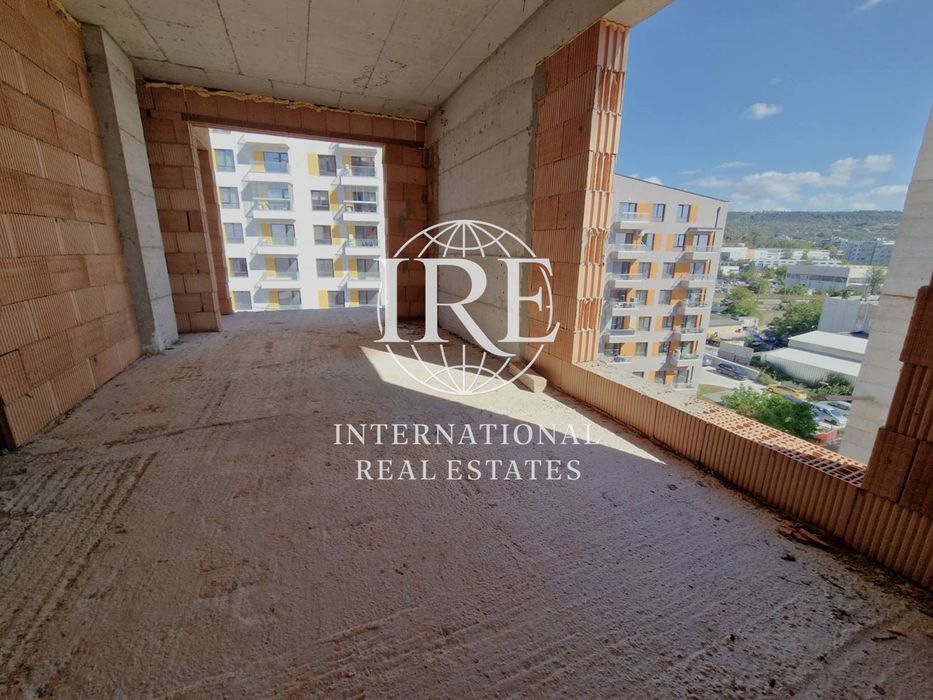 Ексклузивно! International Real Estates (IRE) представя: Двустаен апа