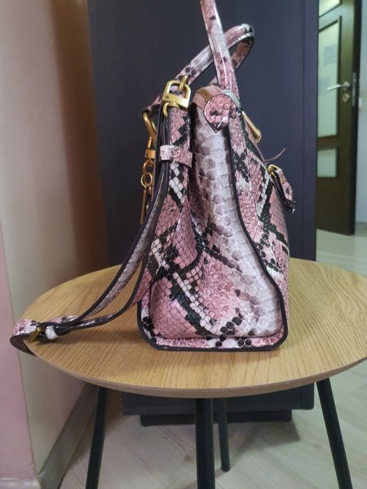 Елегантна дамска чанта Guess