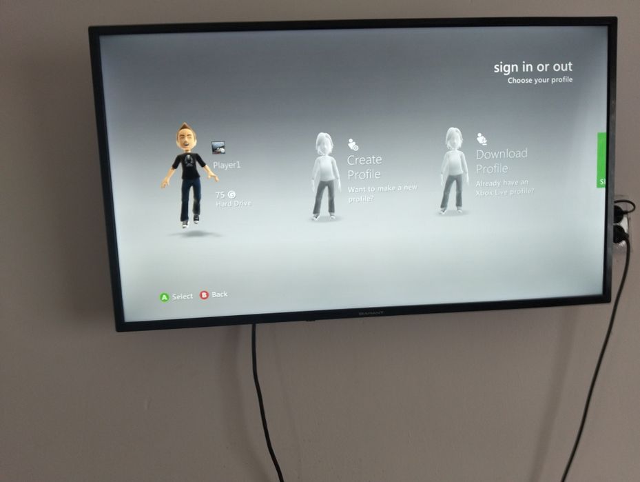 X box 360 cu 2 manete și 4 jocuri