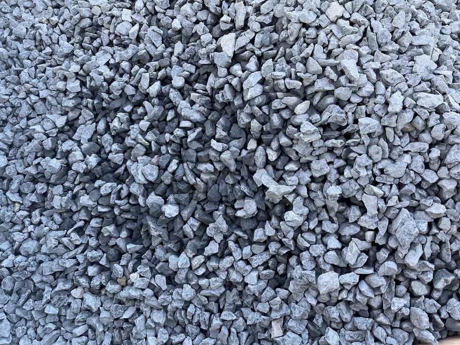Livrez la comandă cribluri piatra concasata nisip sort balast pamant refuz de ciur si alte materiale necesare la constructii