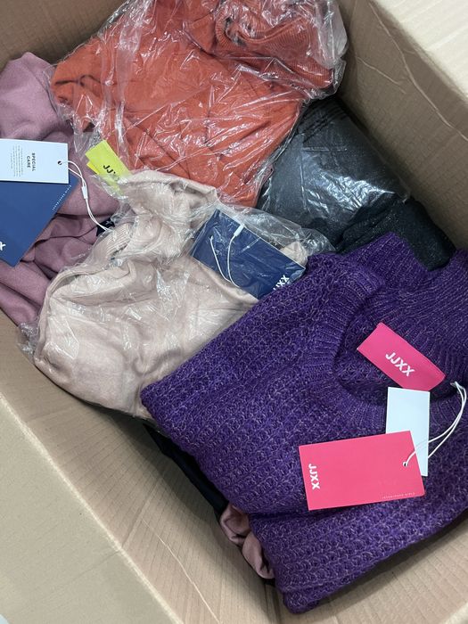 Дамски дрехи на едро от затворил магазин