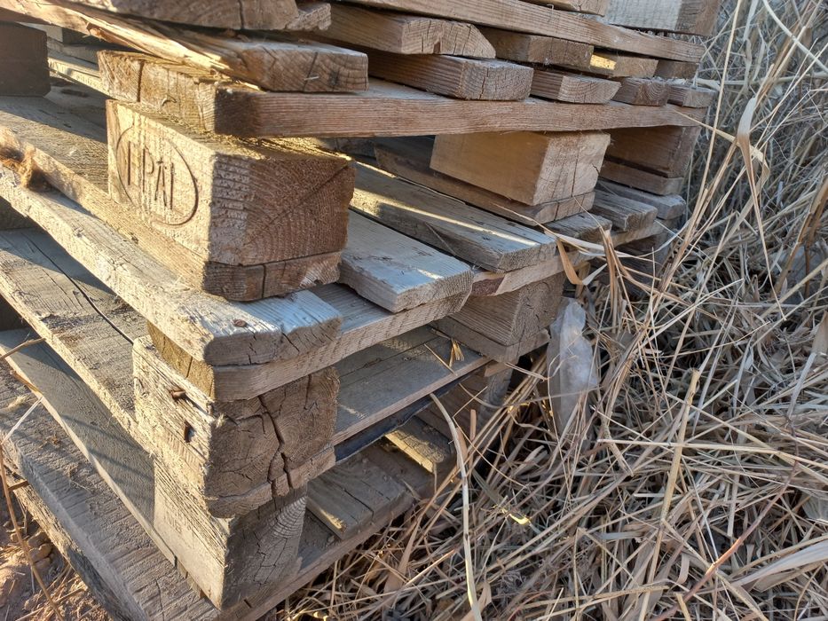 Продаётся поддоны, цена 1000 теңге  штука