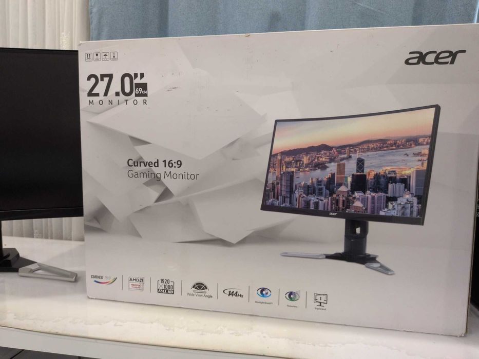 Acer XZ271 27" извит геймърски монитор 144Hz, с кутия