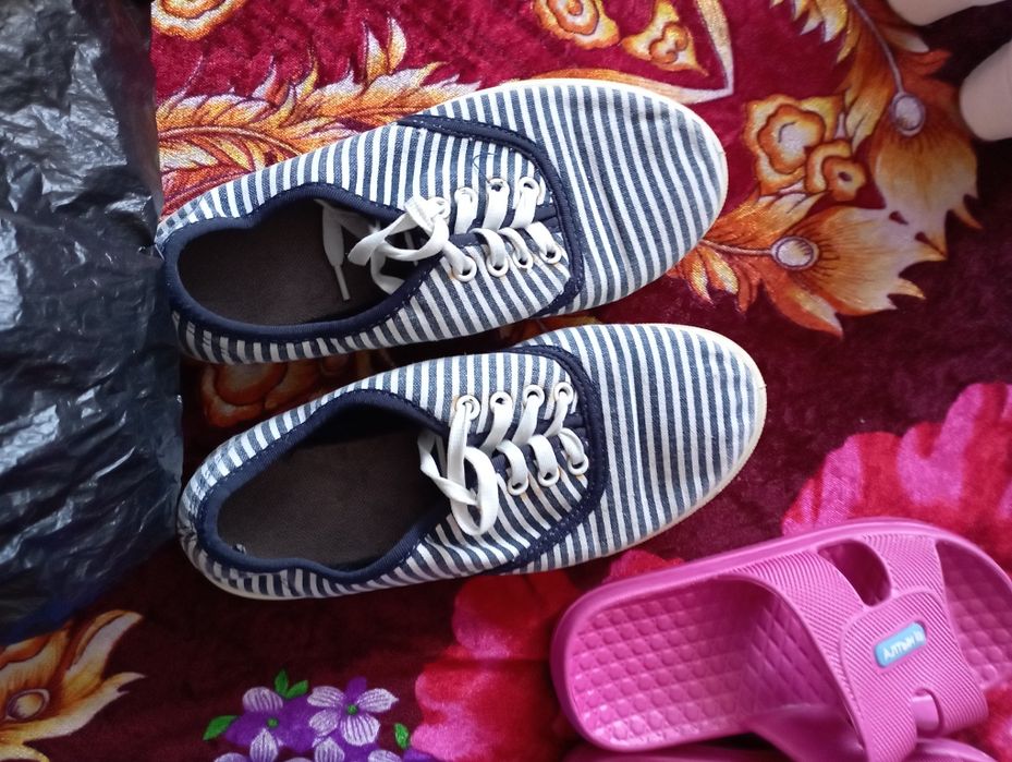 Продам детскую обувь