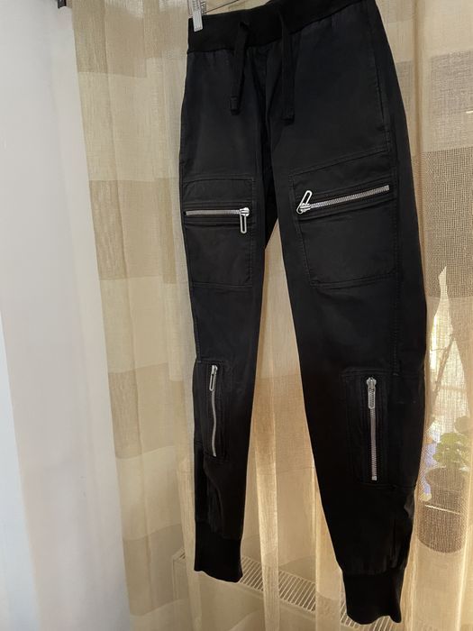 Pantaloni si tricou vagabond